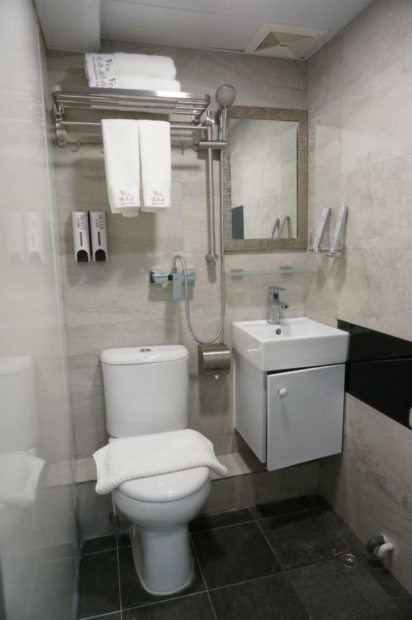 Vve Vve Hotel Hong Kong Bagian luar foto